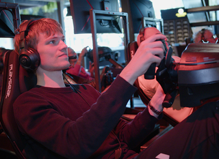 Formule 1-simulatie sim racen Friesland Posta7 naast A7